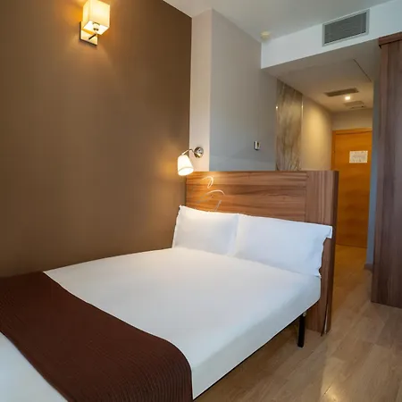 & Golden Barcelona فندق