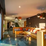 & Golden Barcelona 巴尔罗马内斯