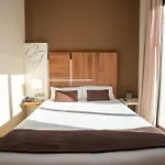 & Golden Barcelona 巴尔罗马内斯