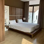 & Golden Barcelona 4* 巴尔罗马内斯