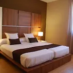 酒店 & Golden Barcelona 巴尔罗马内斯