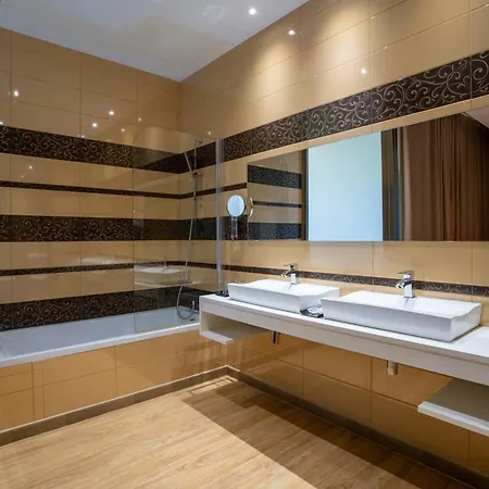 & Golden Barcelona 4* Vallromanes